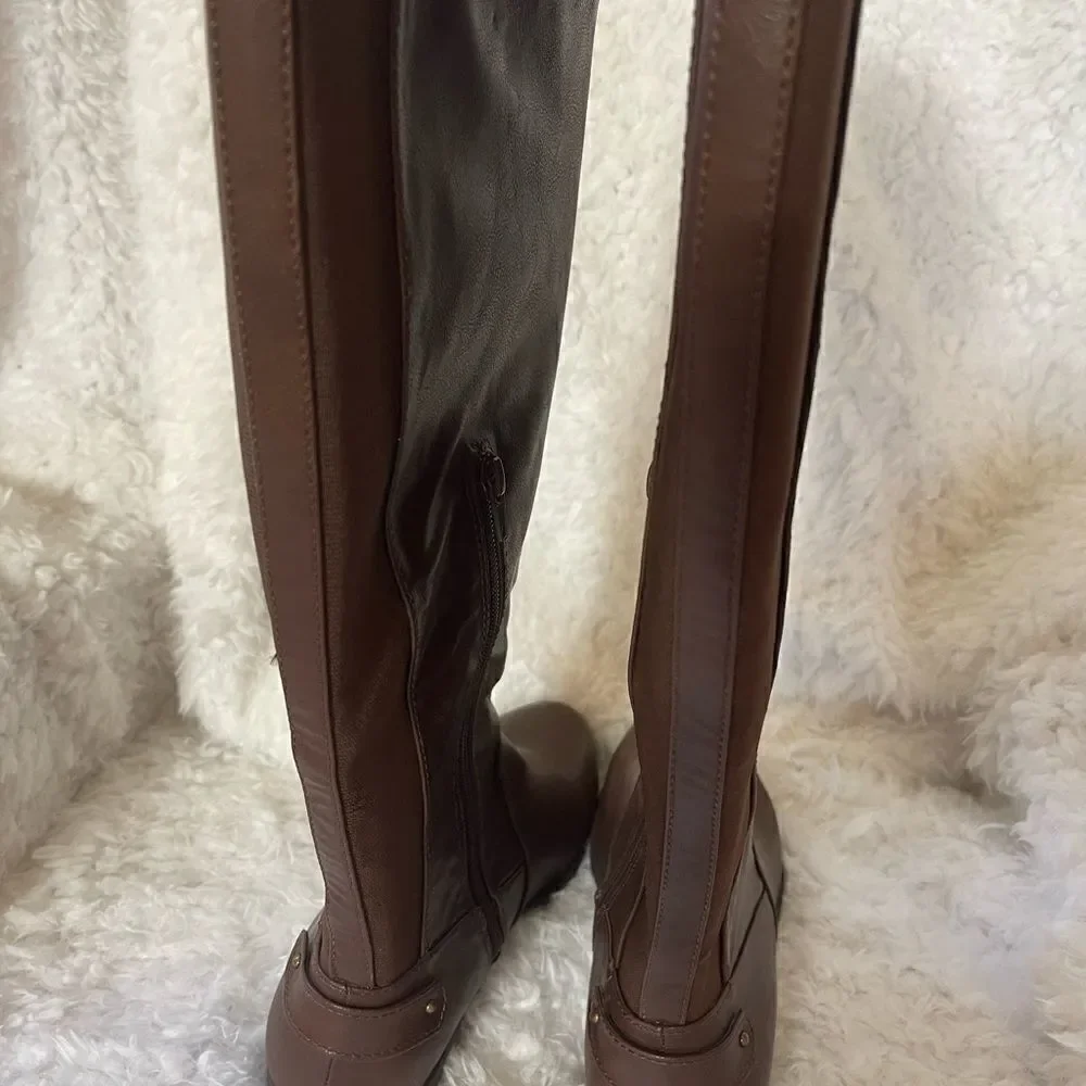 NWOT Brown knee high riding boots with side zipper and elastic extensions size9